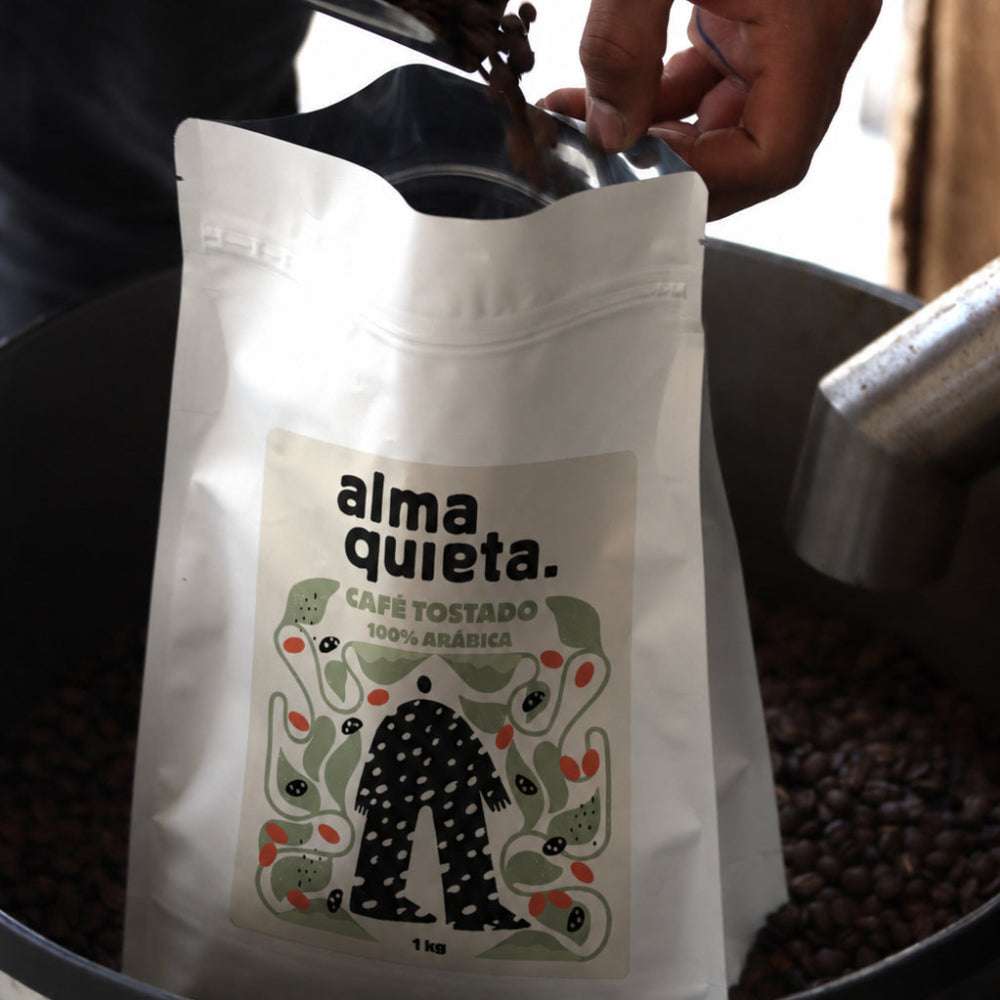Bolsa de Café de Especialidad Almaquieta Sierra Mixteca Oaxaca de 1 kg durante el proceso de tostado en microlotes
